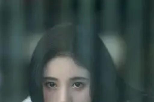 许戈辉现状：57岁染紫发满脸憔悴富豪老公不在女儿也独居国外